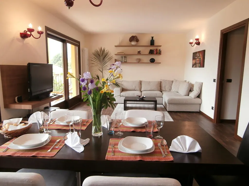 Villa Mimosa Colico Aparthotel